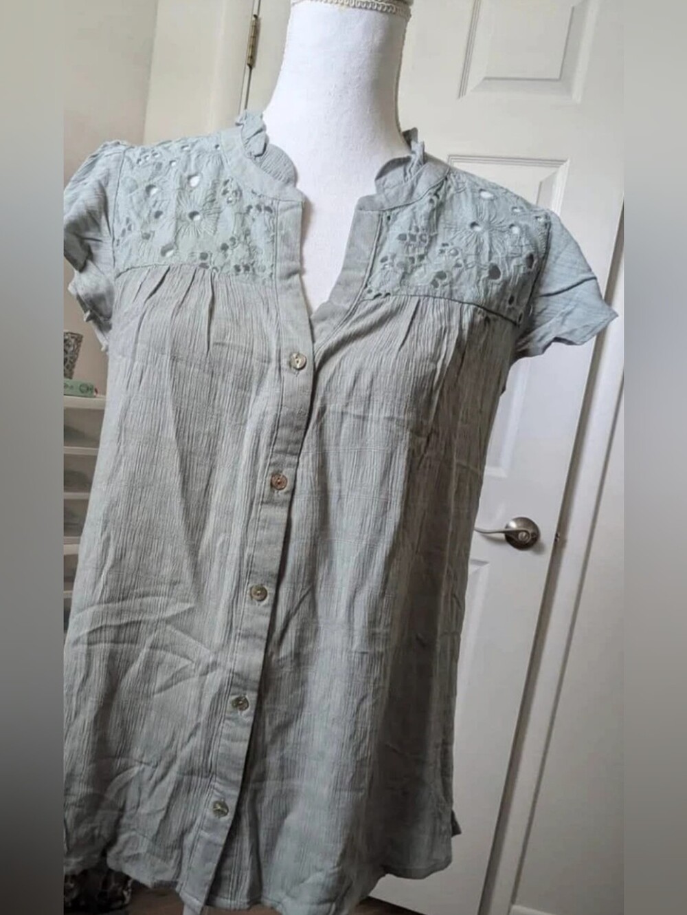 Mason & Belle NWT Sage Embroidered Eyelet Button Front Top M